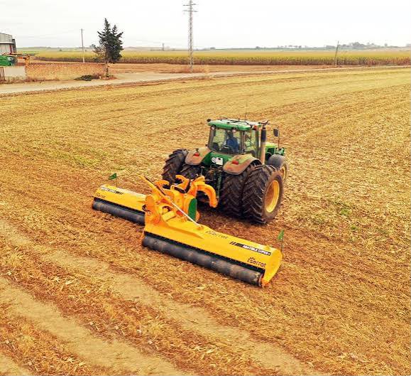 Trince agricole Serrat al lavoro